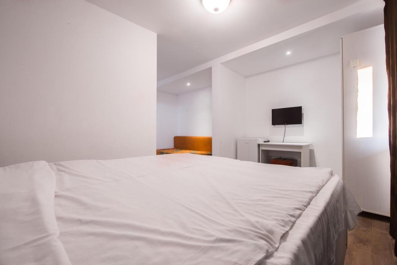 Casa 4 Odai Hotel Douazeci si Trei August Ngoại thất bức ảnh