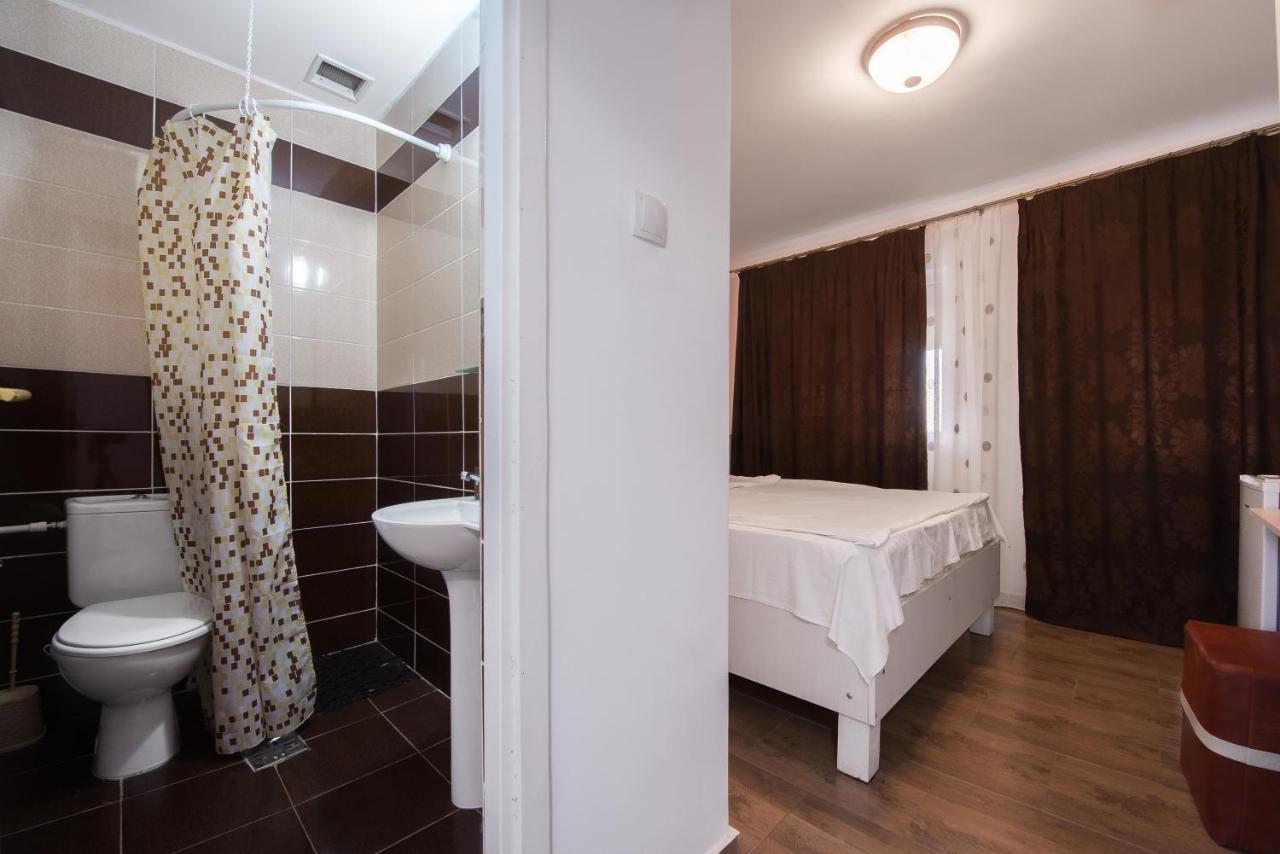 Casa 4 Odai Hotel Douazeci si Trei August Ngoại thất bức ảnh